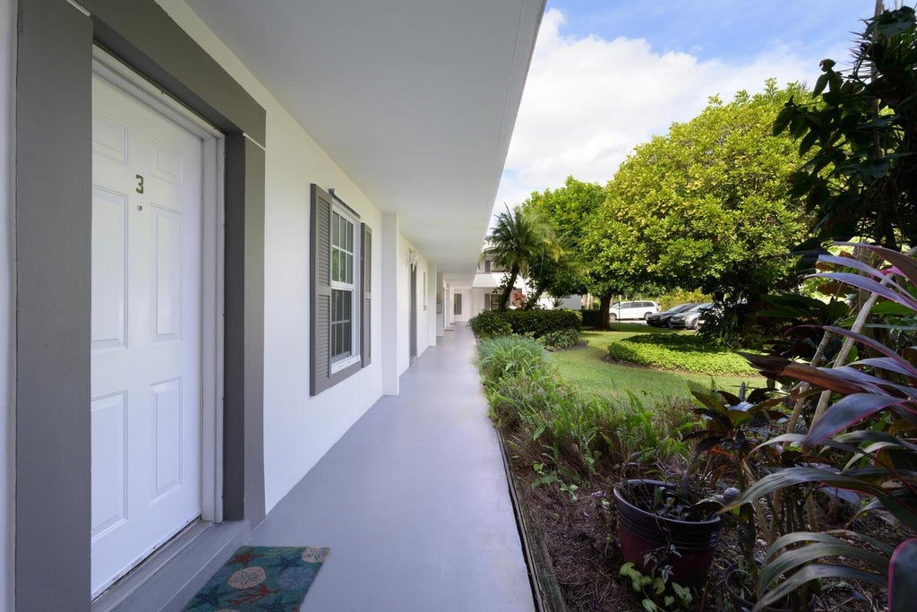 Photo of 802 SE Central Parkway #3, Stuart, FL 34994 (MLS # F10413100)
