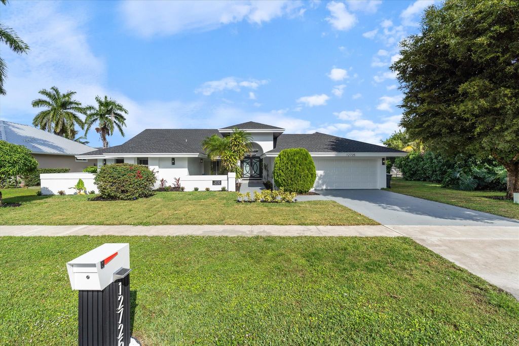 Photo of 12725 Kingsway Road, Wellington, FL 33414 (MLS # R11145803)