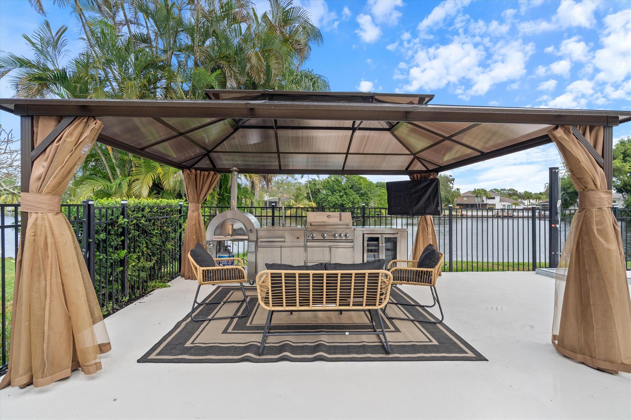 GREENVIEW SHORES 2 OF WEL - Residential