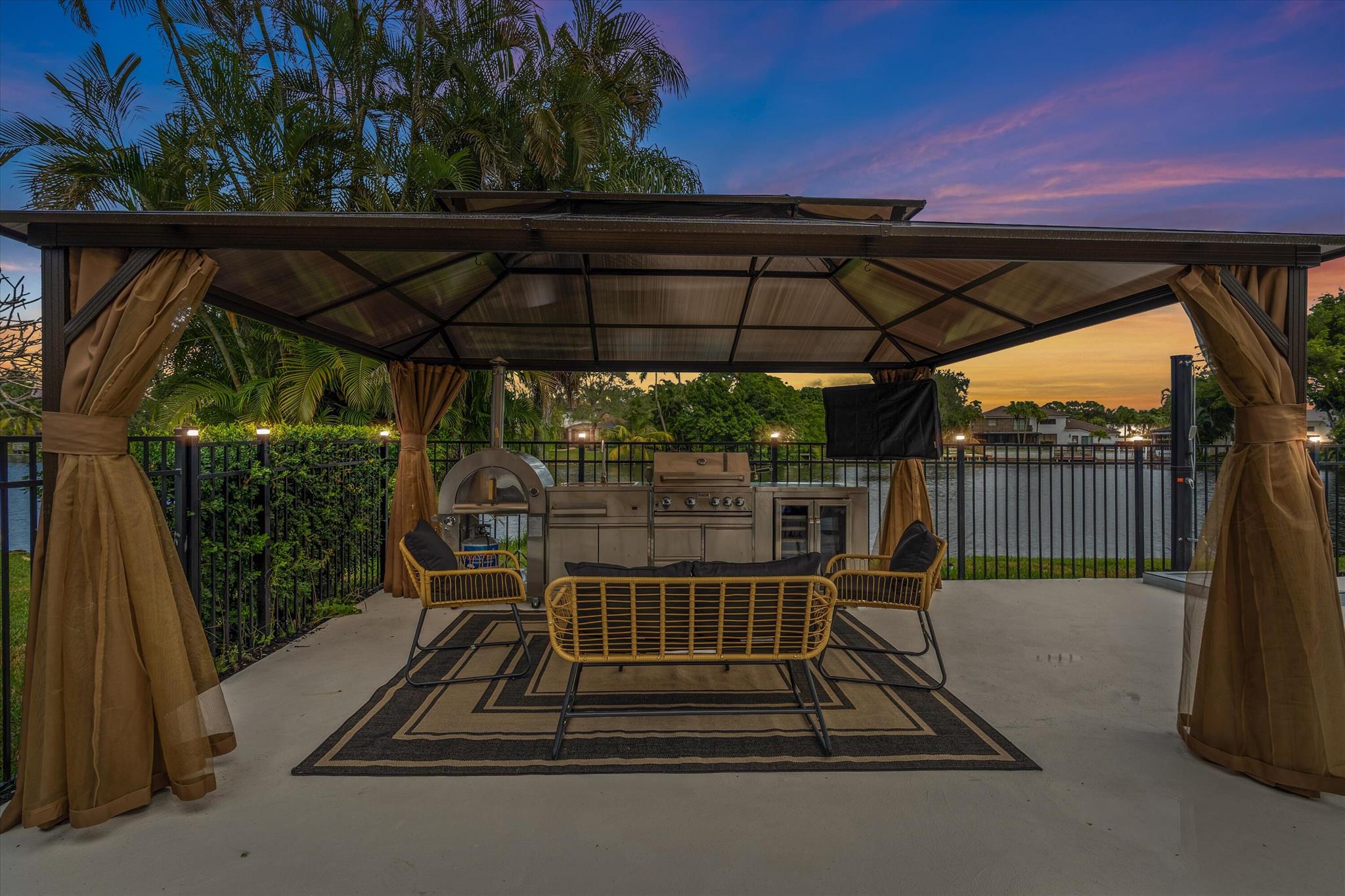 GREENVIEW SHORES 2 OF WEL - Residential