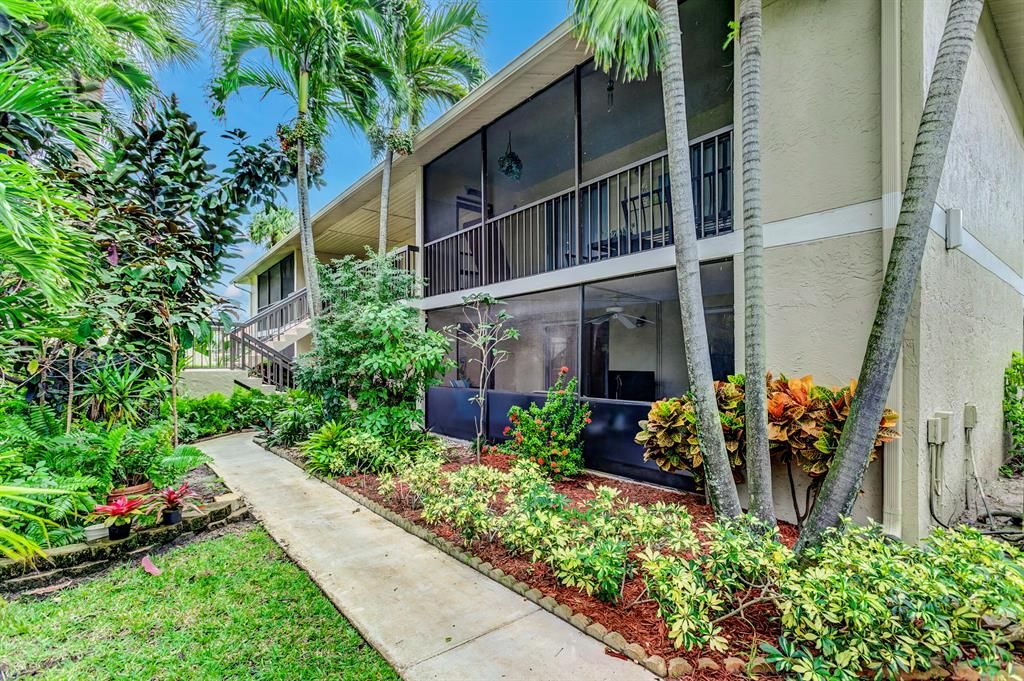 Photo of 6552 Chasewood Drive #D, Jupiter, FL 33458 (MLS # R10846787)