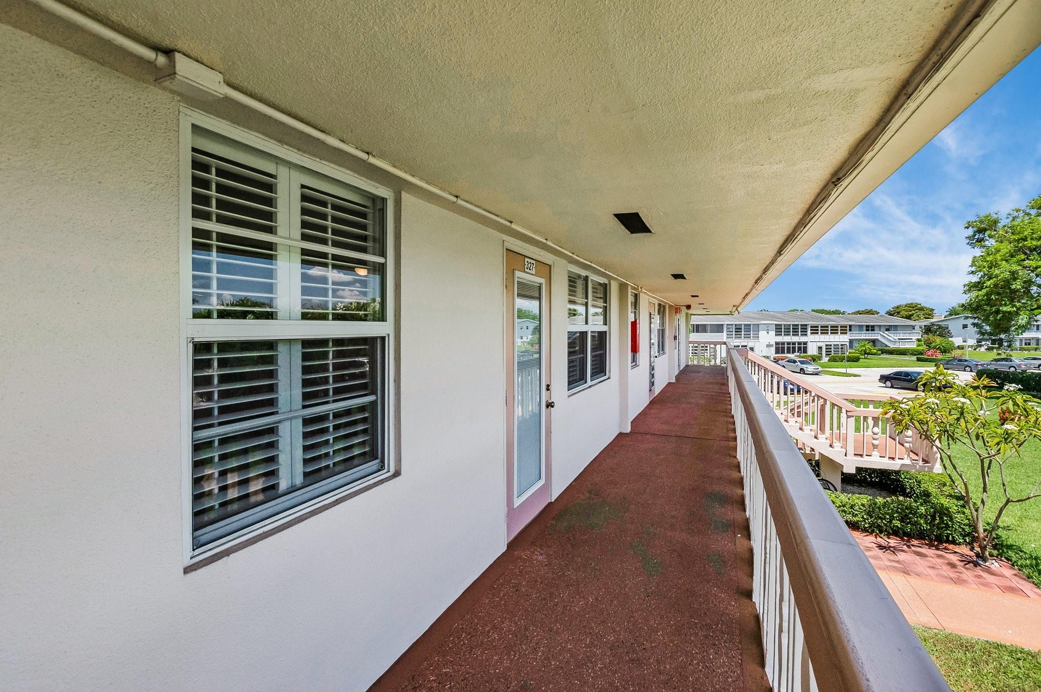 327 Farnham P 327