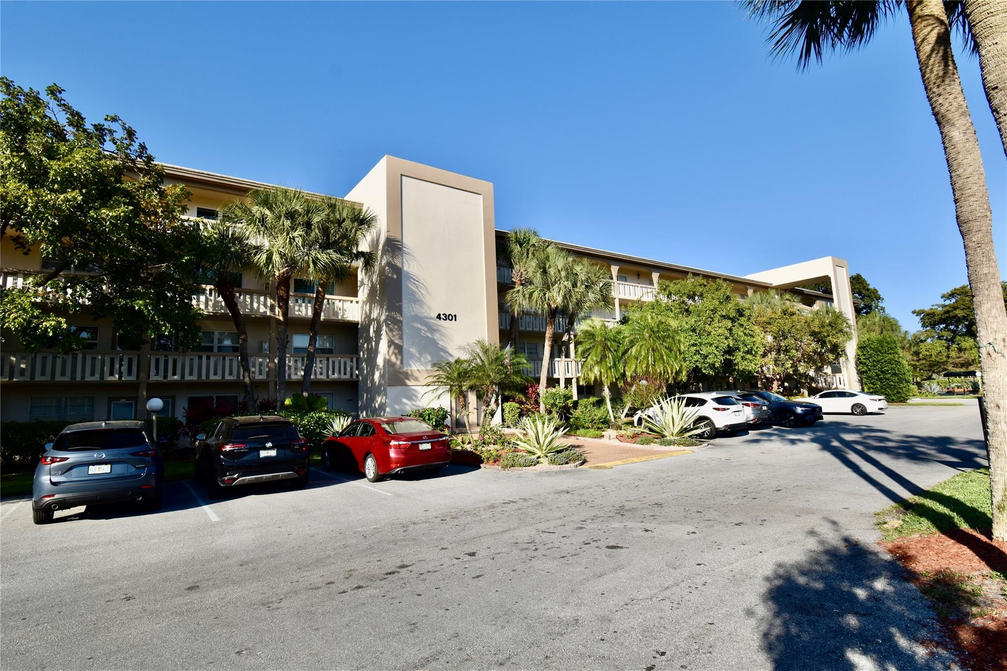 MARTINIQUE VILLAGE II F CONDO - Residential