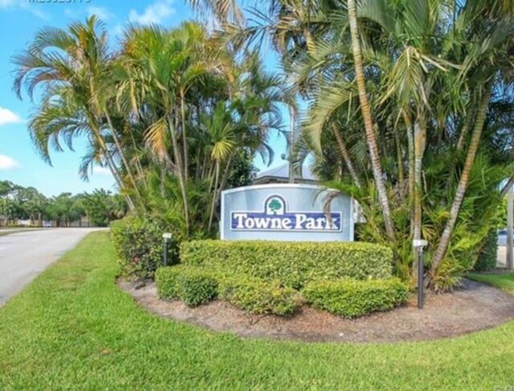 Photo of 802 SE Central Parkway #11, Stuart, FL 34994 (MLS # R10976094)