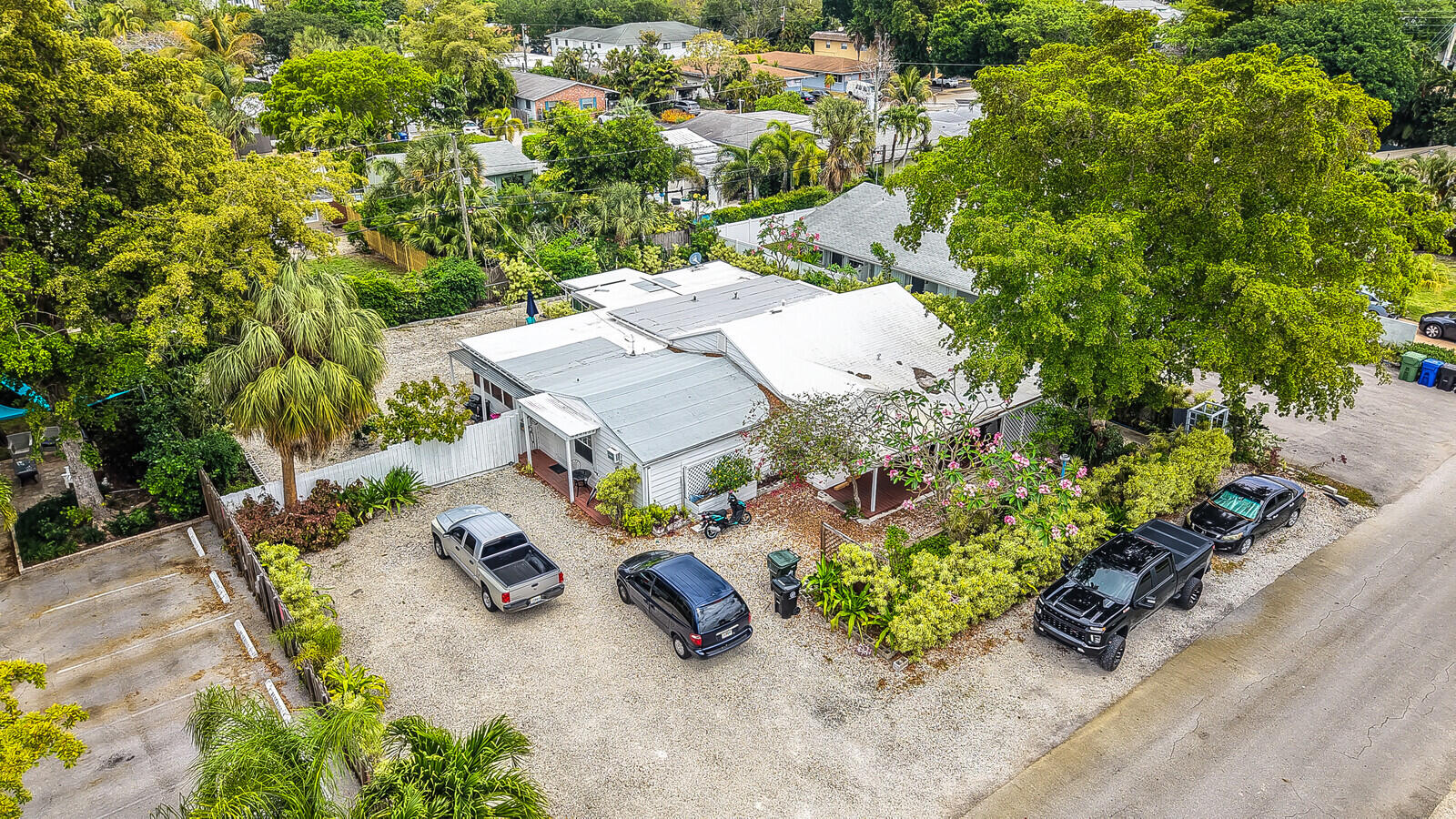 LAUDERDALE PARK 6-33 1/2 - Residential Income