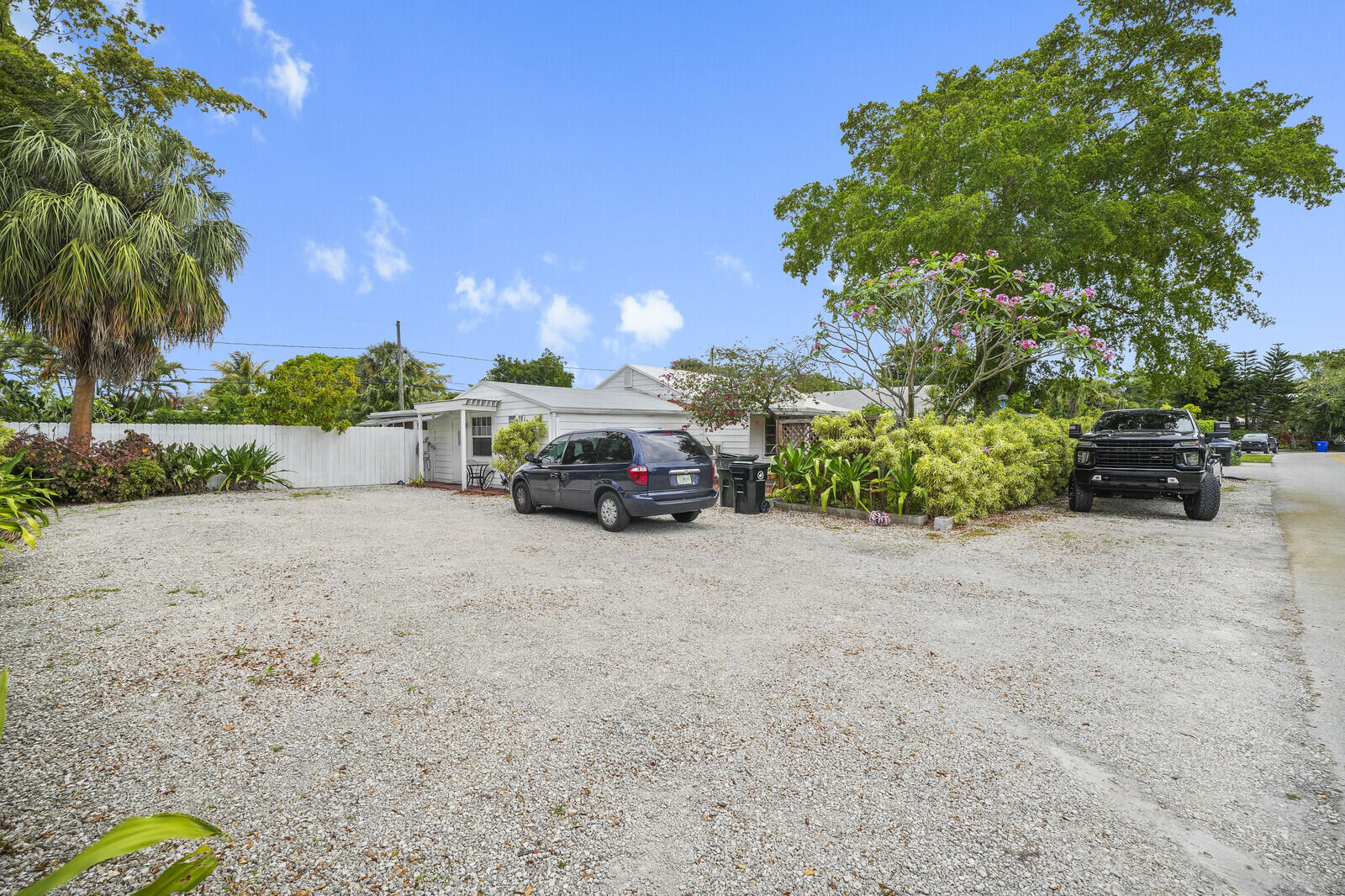 LAUDERDALE PARK 6-33 1/2 - Residential Income