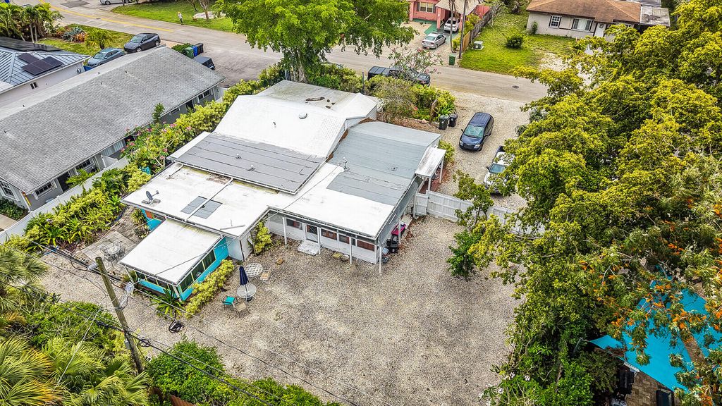 Photo of 1005 NE 17th Street, Fort Lauderdale, FL 33305 (MLS # B26016744)