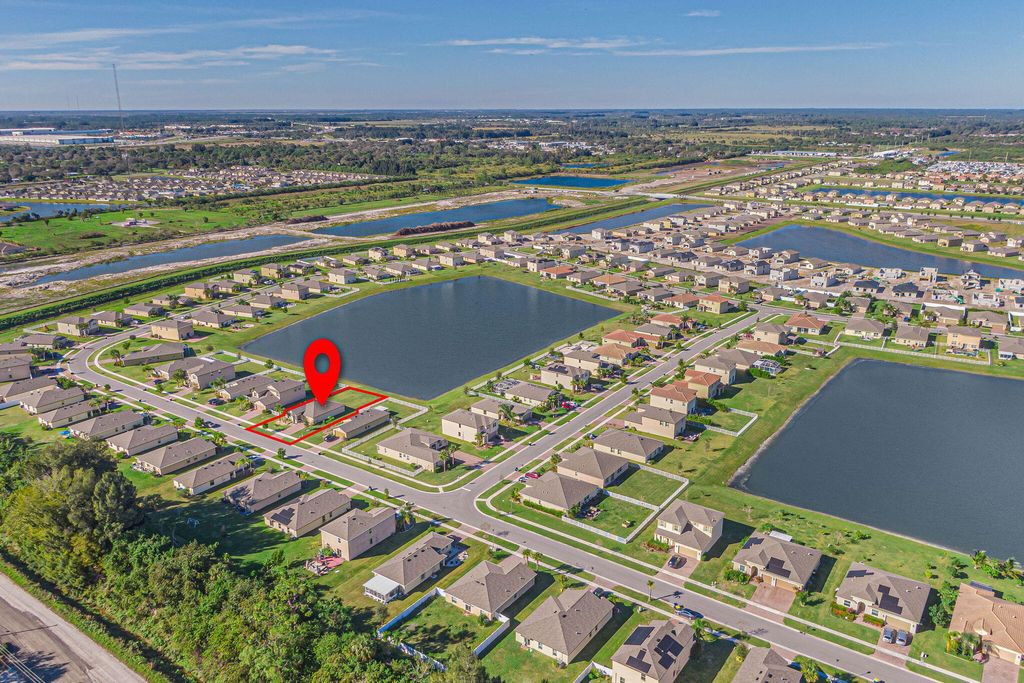 Photo of 901 Bent Creek Drive, Fort Pierce, FL 34947 (MLS # R10941696)