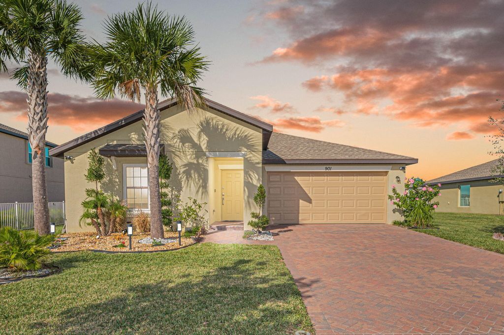 Photo of 901 Bent Creek Drive, Fort Pierce, FL 34947 (MLS # R10941696)