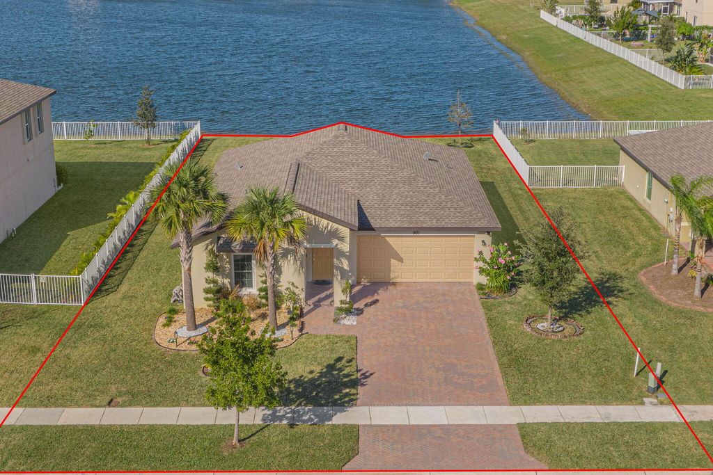 Photo of 901 Bent Creek Drive, Fort Pierce, FL 34947 (MLS # R10941696)