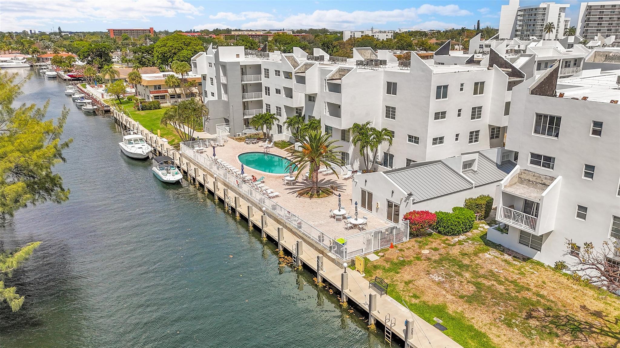 HARBOR'S EDGE OF POMPANO - Residential