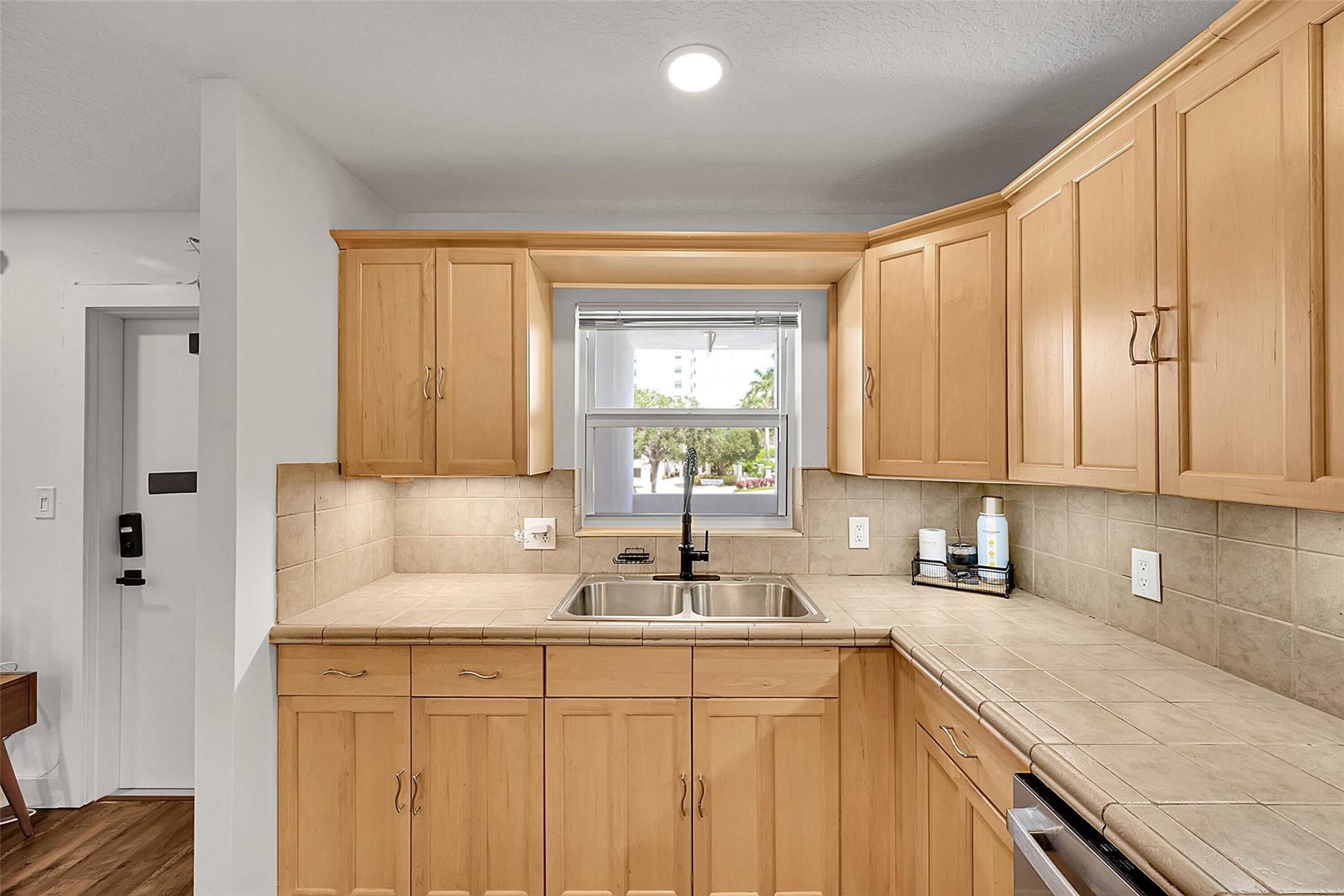 HARBOR'S EDGE OF POMPANO - Residential