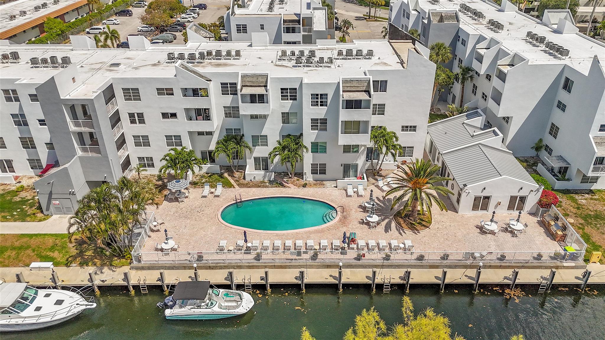 HARBOR'S EDGE OF POMPANO - Residential