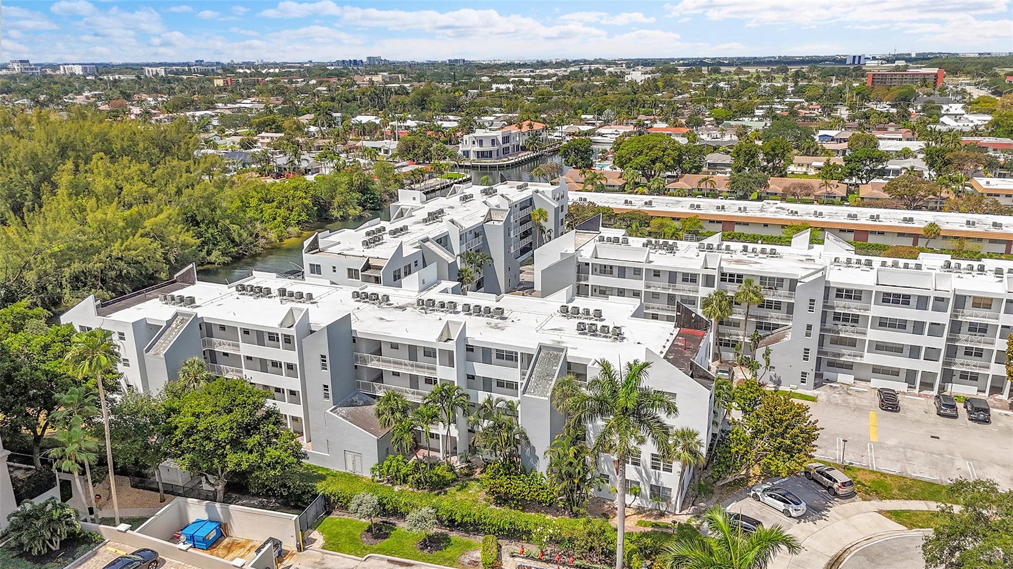 HARBOR'S EDGE OF POMPANO - Residential