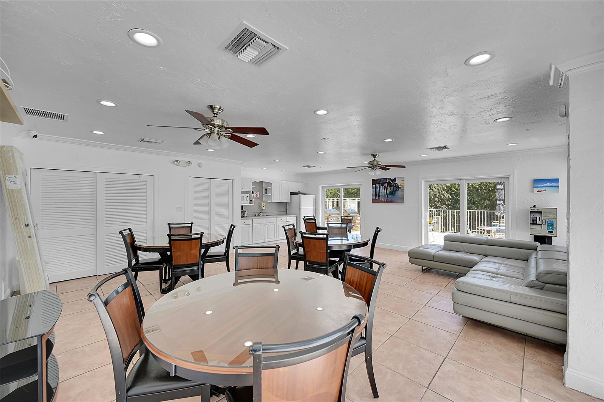 HARBOR'S EDGE OF POMPANO - Residential