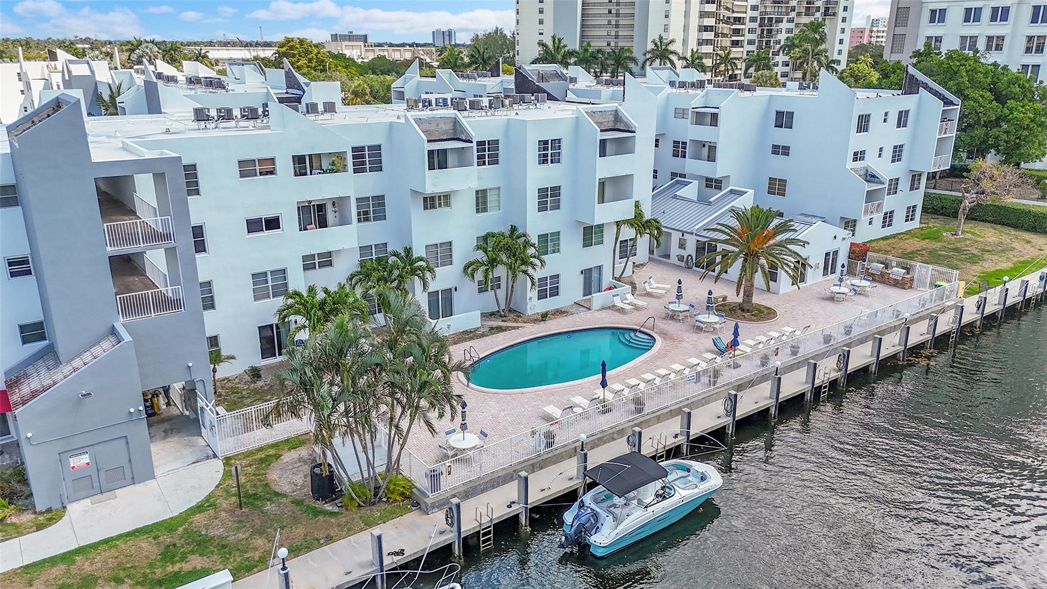 HARBOR'S EDGE OF POMPANO - Residential