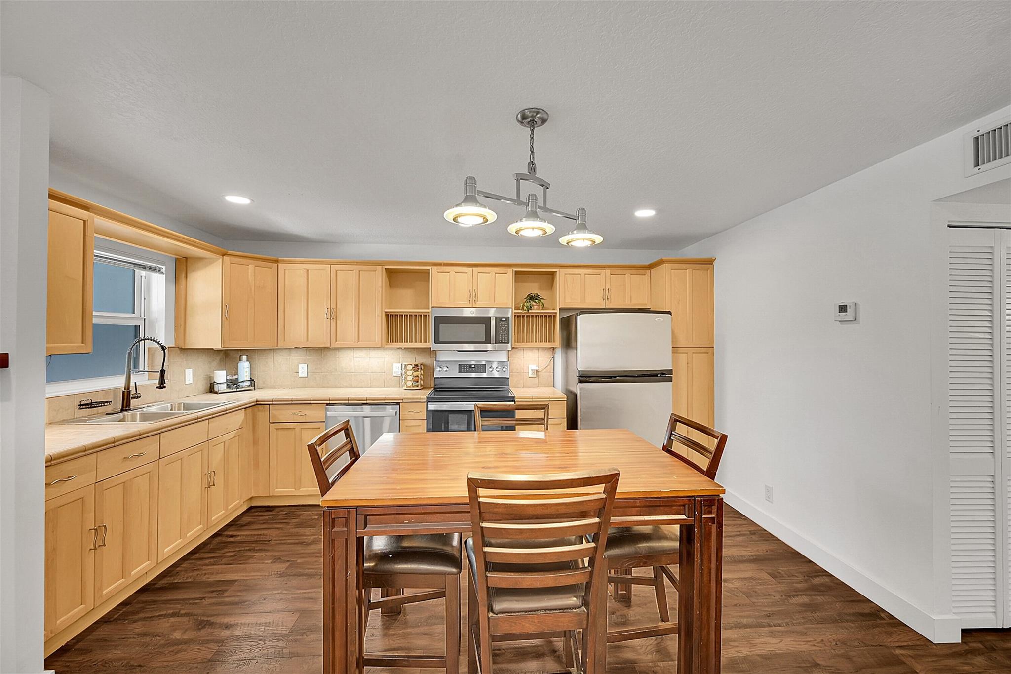 HARBOR'S EDGE OF POMPANO - Residential