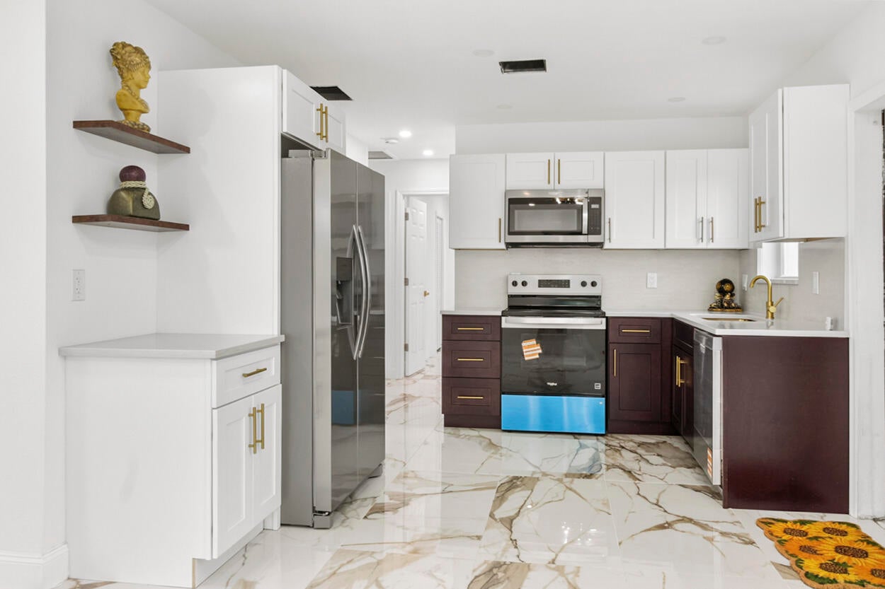 1336 W 6TH Street