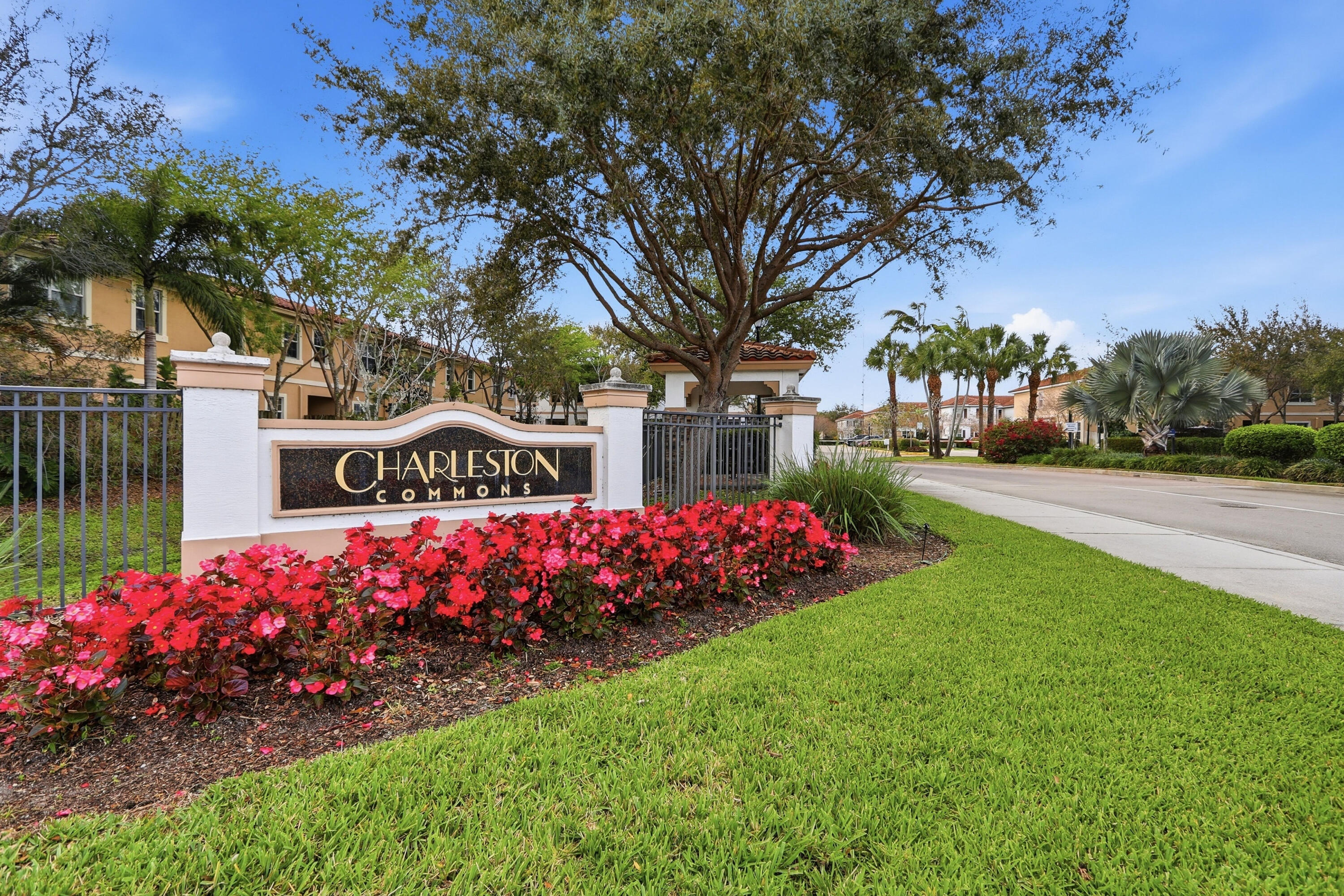 CHARLESTON COMMONS - Residential