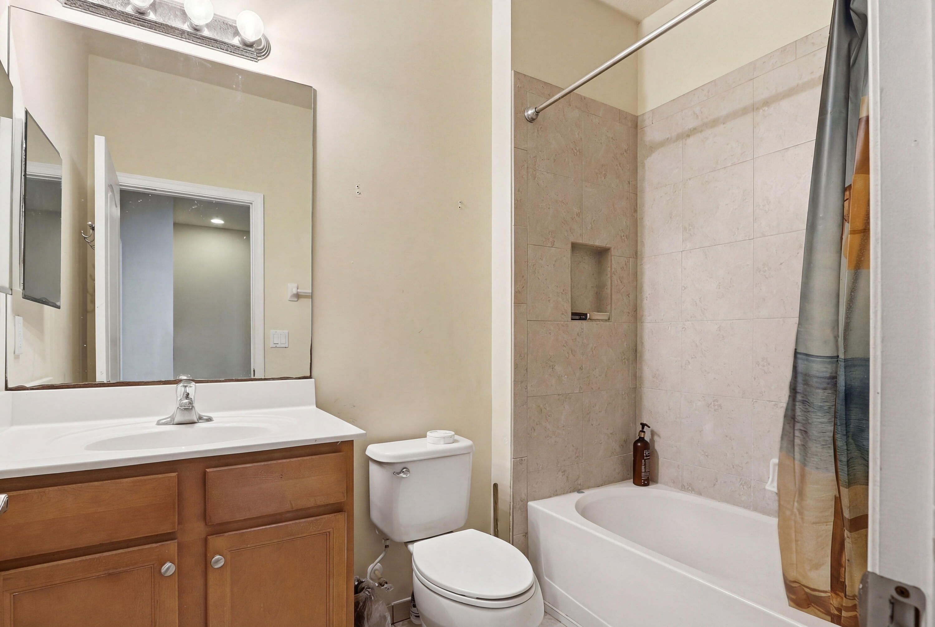 CHARLESTON COMMONS - Residential