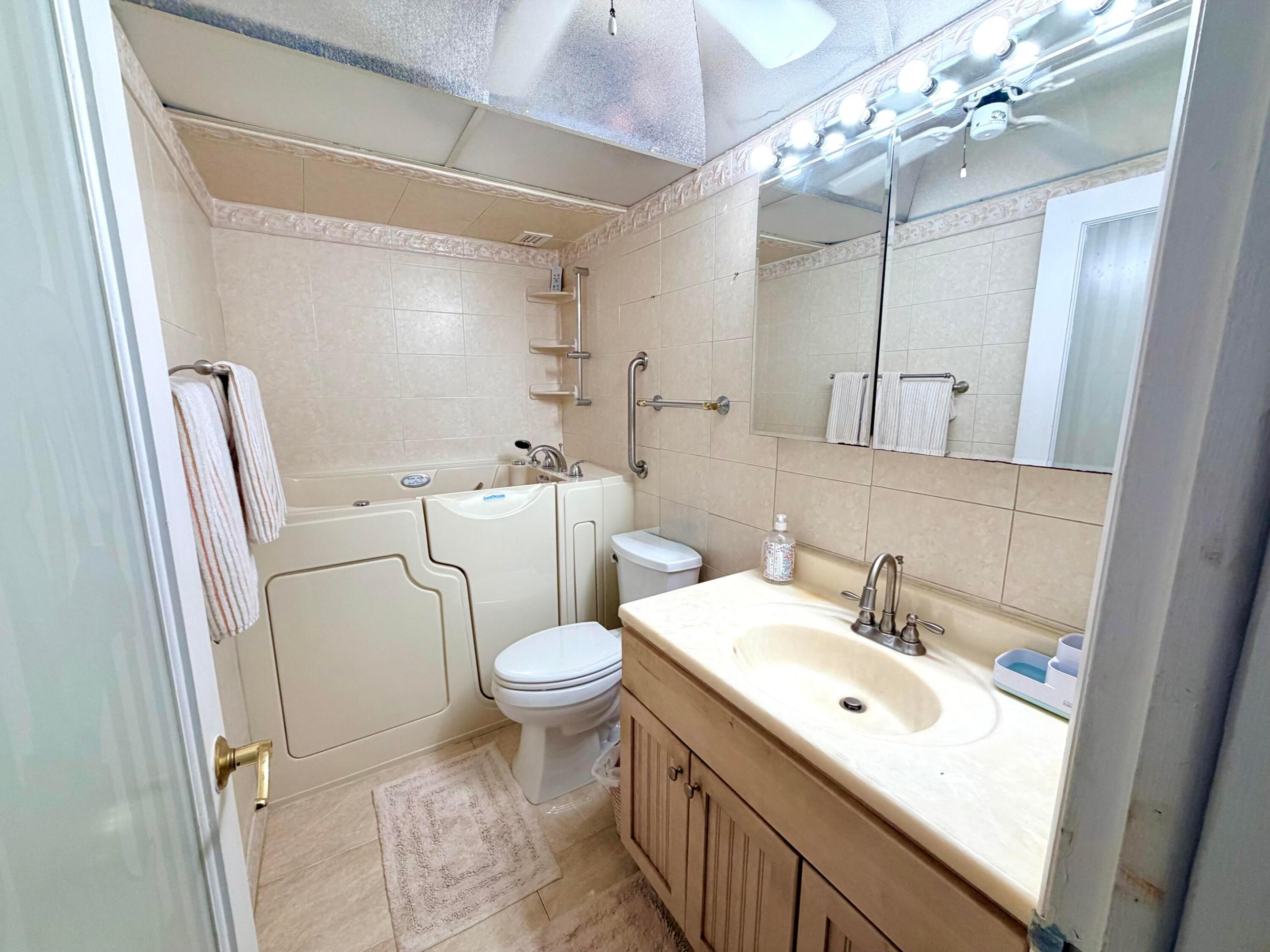 OCEAN MONARCH CONDO - Residential