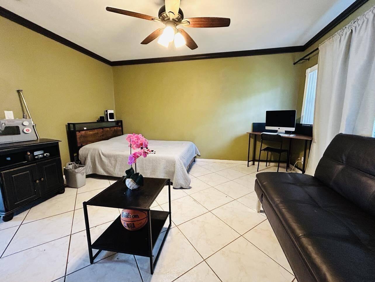 ARROWHEAD GOLF & TENNIS CLUB - Residential