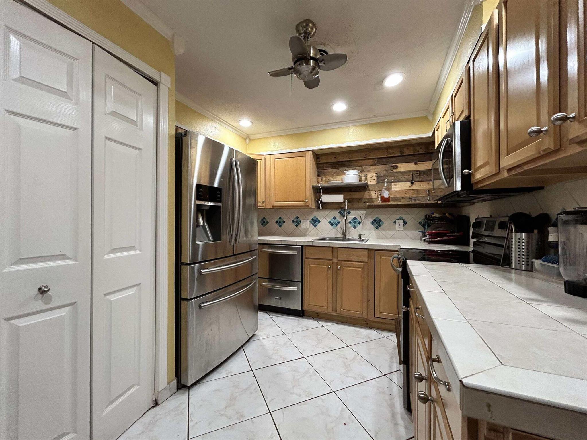 ARROWHEAD GOLF & TENNIS C - Residential