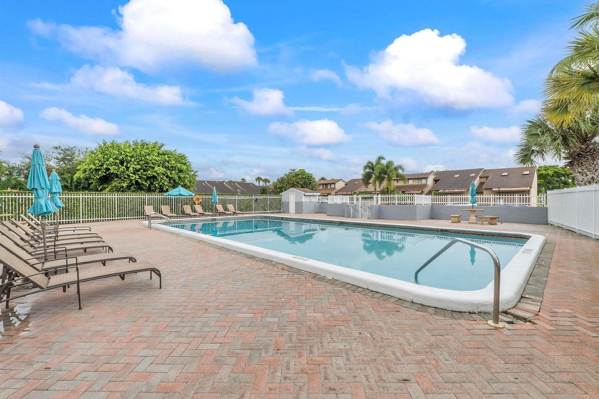 ARROWHEAD GOLF & TENNIS C - Residential