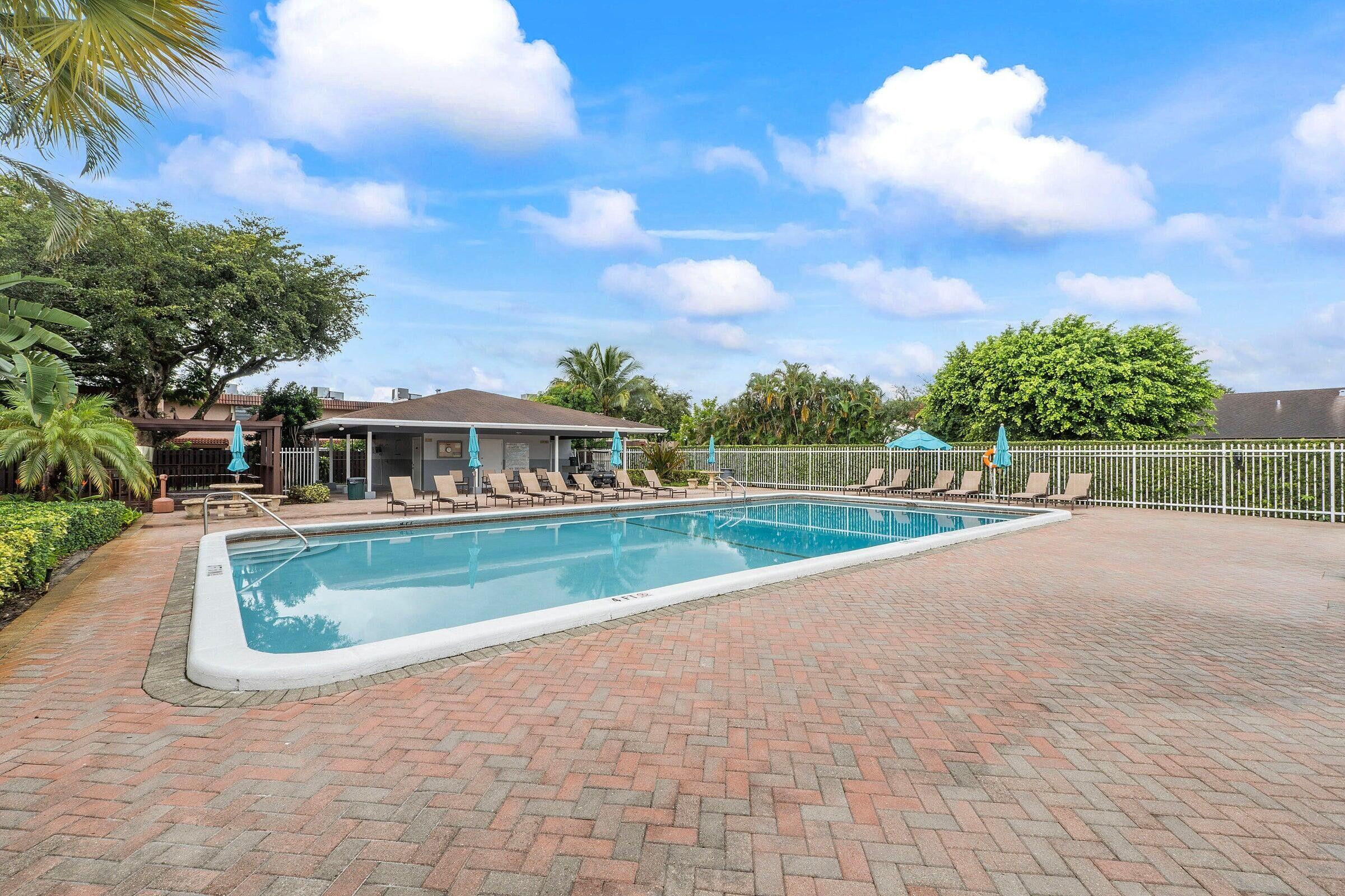 ARROWHEAD GOLF & TENNIS CLUB - Residential