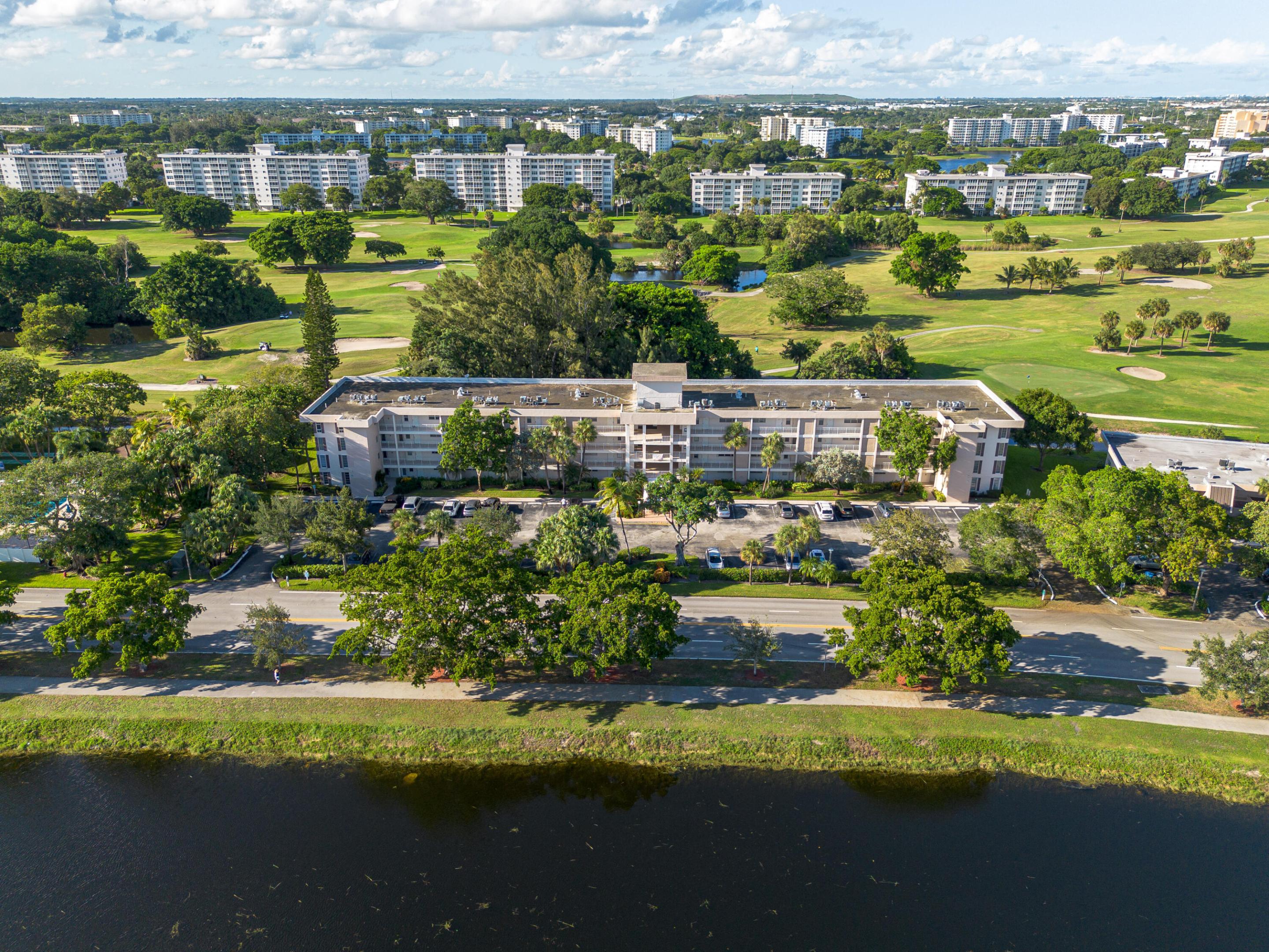 NO 34 PALM-AIRE COUNTRY CLUB - Residential
