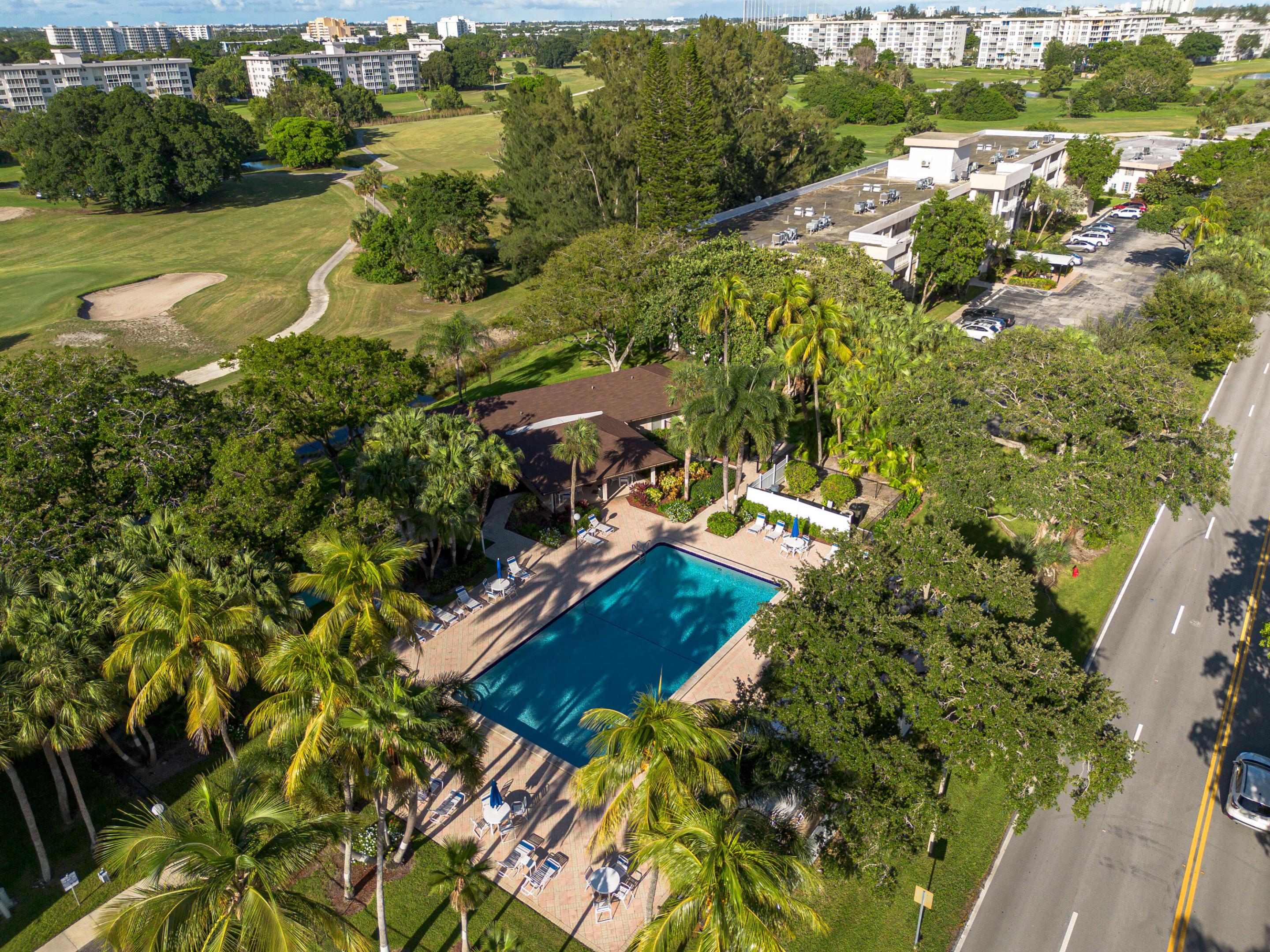 NO 34 PALM-AIRE COUNTRY CLUB - Residential