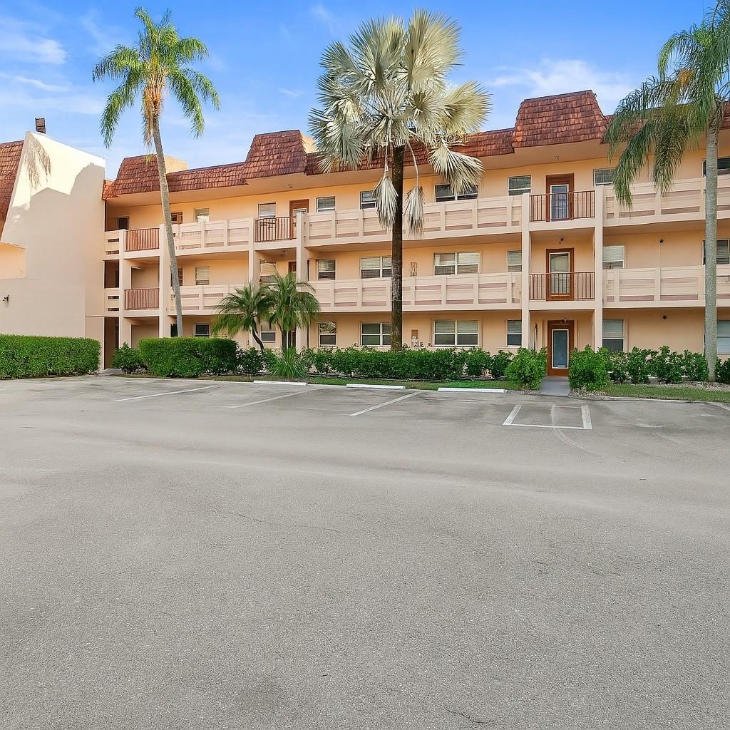 Off-Season Rental | Available July through January
Minimum 3-month stay. This fully furnished 1-bedroom unit in west Delray Beach is the perfect spot to settle in before season. Ideally located just a short drive from the beach, shopping, dining, and the popular Atlantic Avenue. Located in Bonaire, a 55+ active community with regular events and social gatherings. Rent includes water, cable, and internet—making this an easy, worry-free option for your off-season stay.