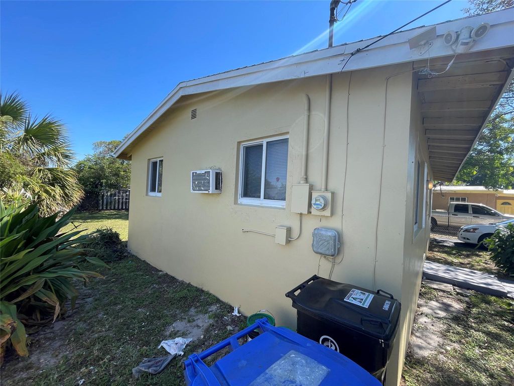 Photo of 616 NW 22nd Road, Fort Lauderdale, FL 33311 (MLS # F10424905)