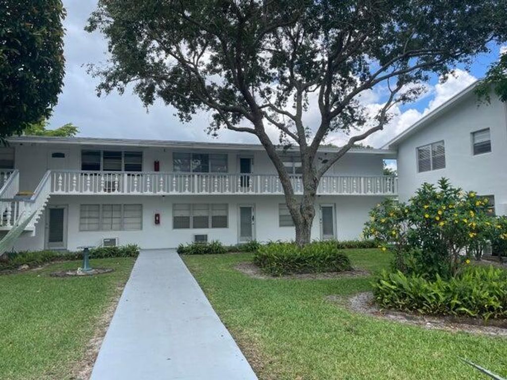 Photo of 407 Sheffield #Q, West Palm Beach, FL 33417 (MLS # R11133163)