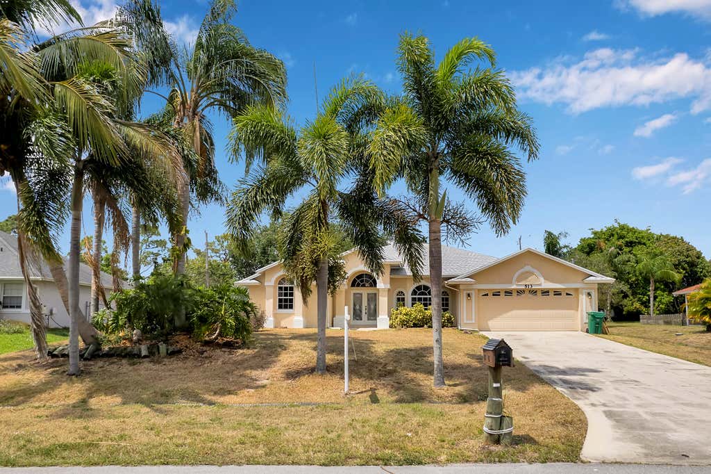 Photo of 513 SE Cliff Road, Port Saint Lucie, FL 34953 (MLS # R11088934)
