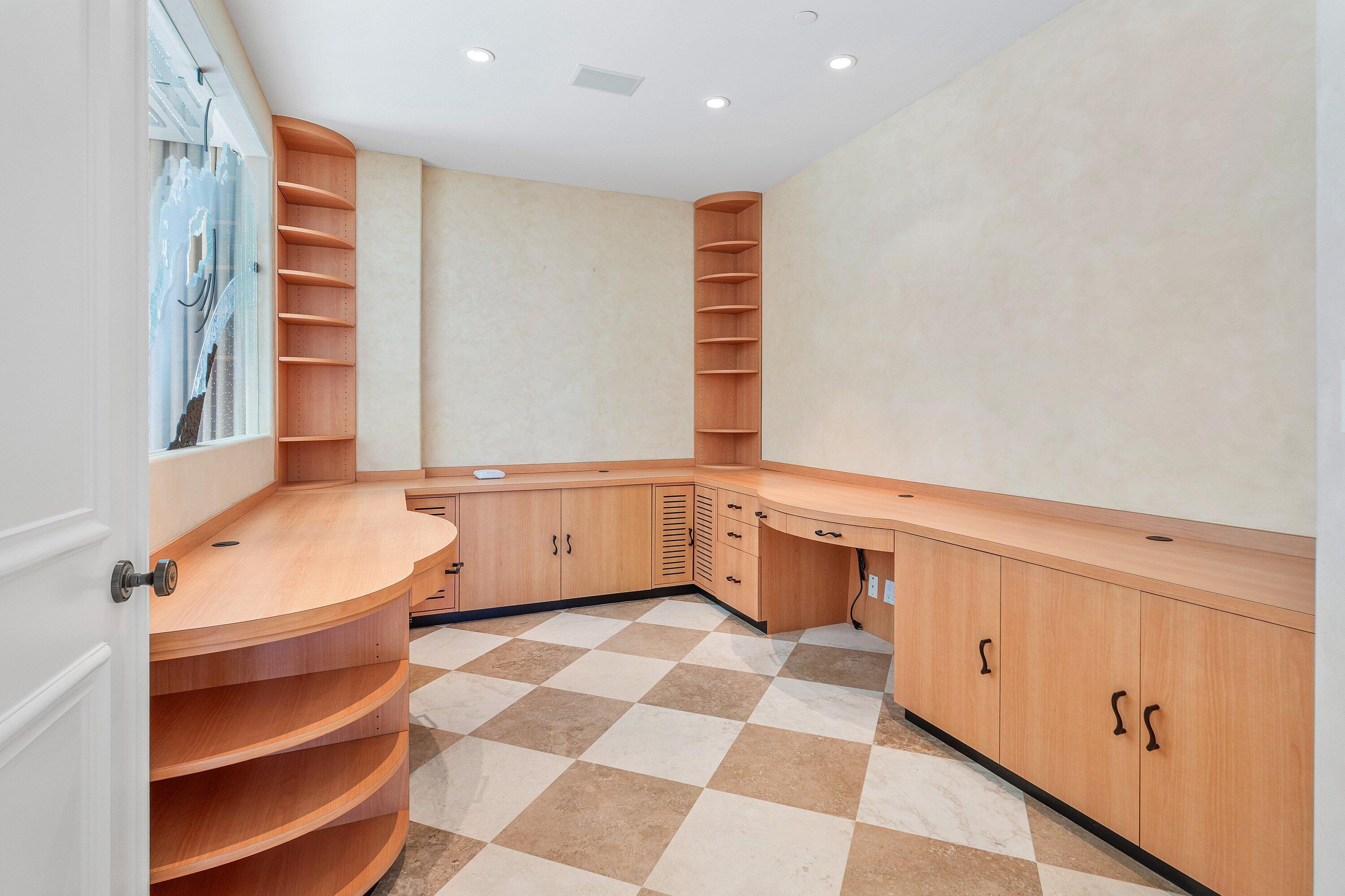 ARAGON CONDO - Residential