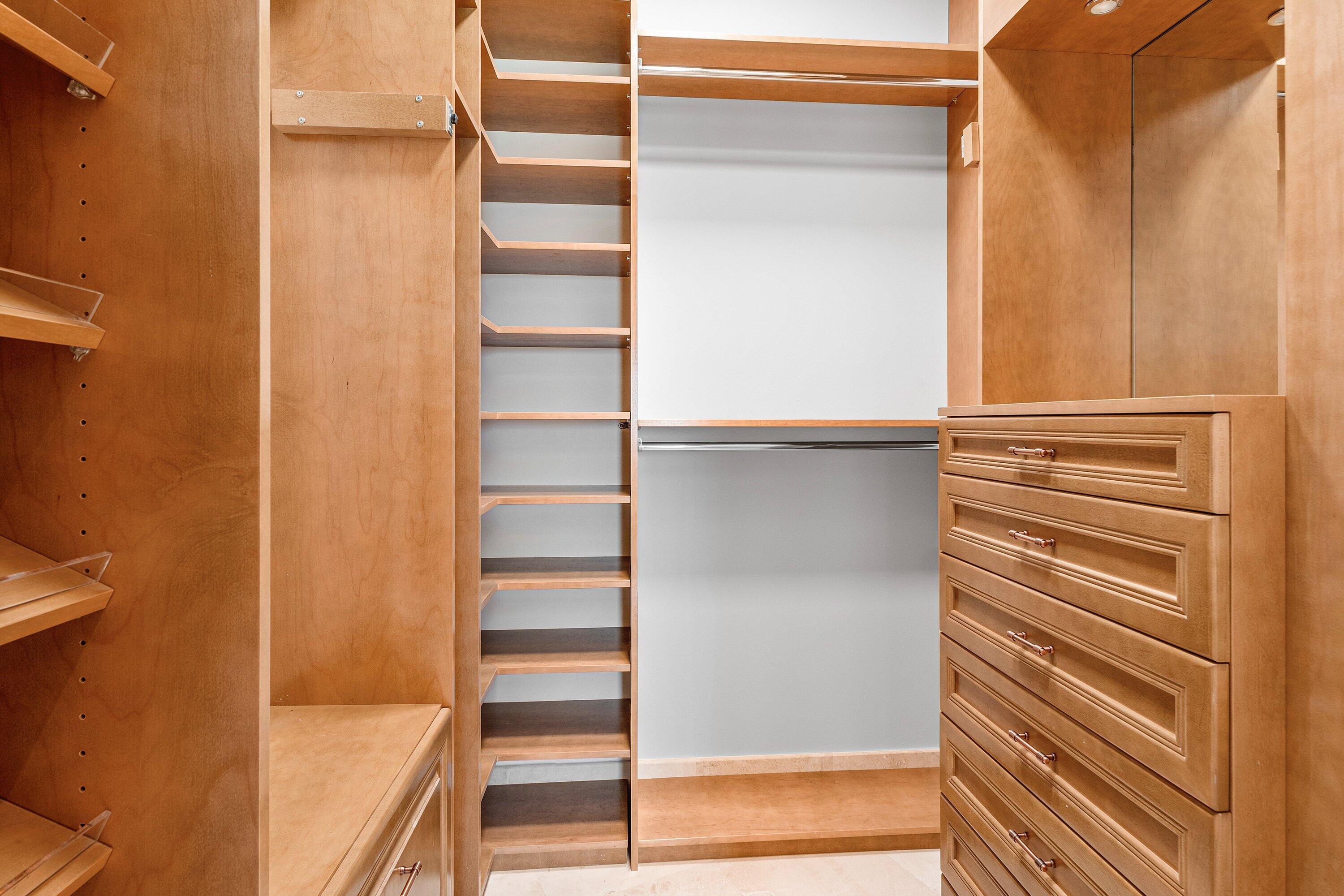 ARAGON CONDO - Residential