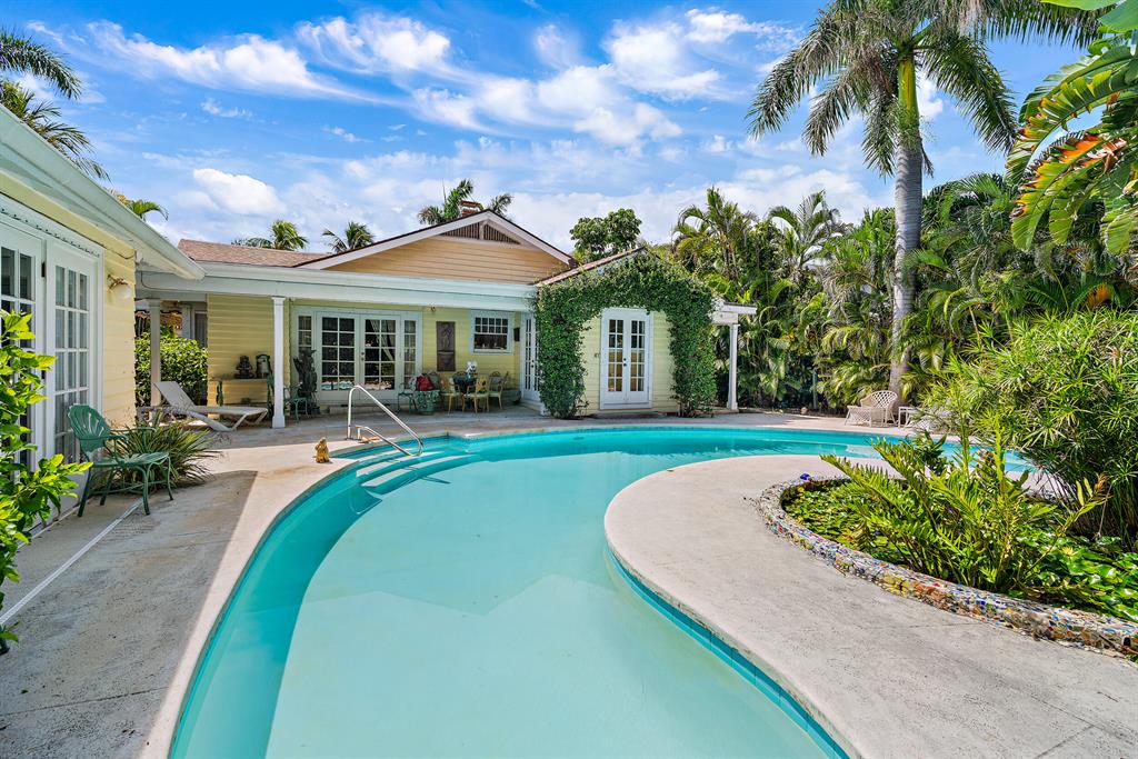 You will not want to miss out on this vintage, charming cottage with an accompanying guest house. This rare 10,500 SqFt. in-town property is only steps away from the ocean, and three blocks from Worth Avenue - the center of town - property residents will be able to enjoy world class shopping, restaurants, The Beakers Resort and The Society of Four Arts. If you are looking for an opportunity to renovate or build something new this private property is for you.