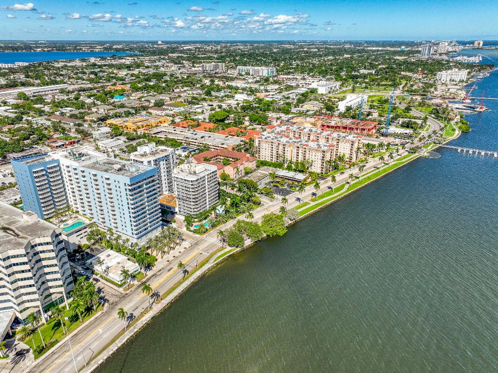 Slade Condo - Residential