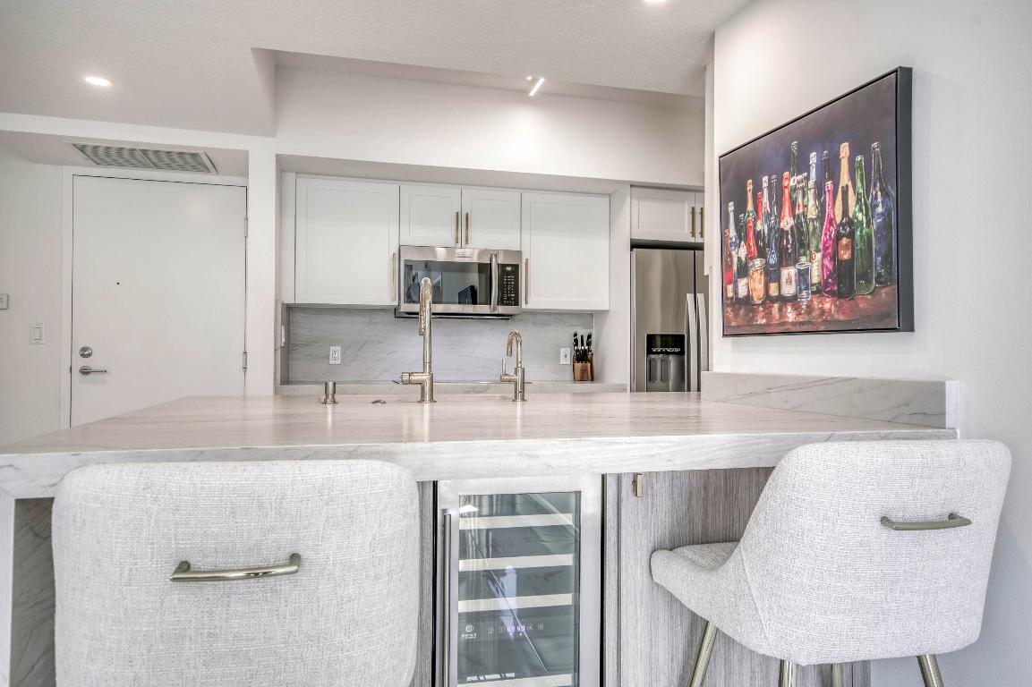 Slade Condo - Residential