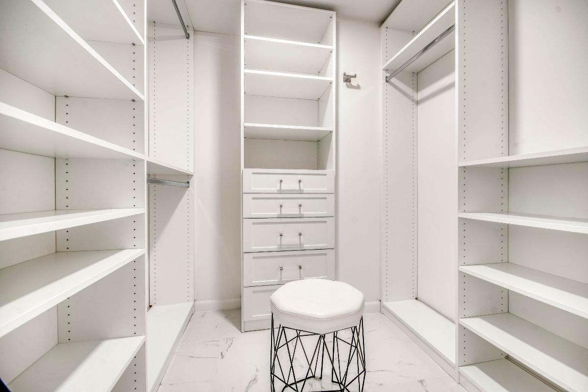 Slade Condo - Residential