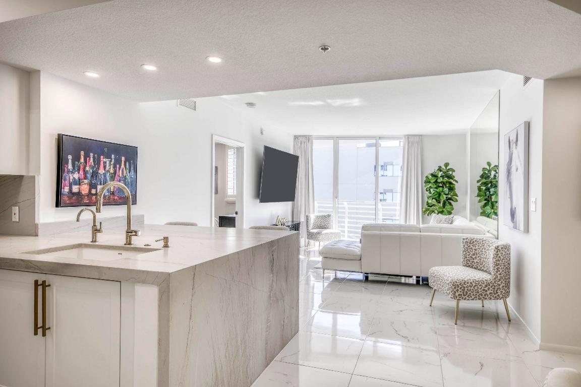 Slade Condo - Residential