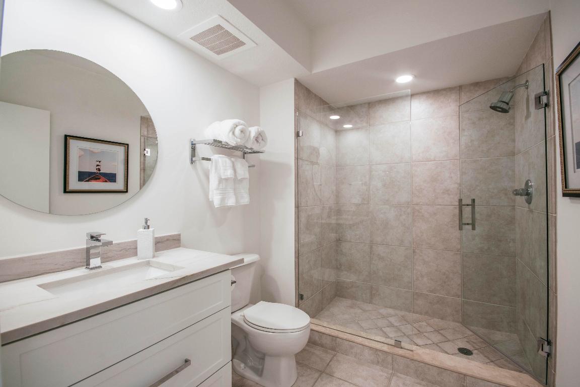 Slade Condo - Residential