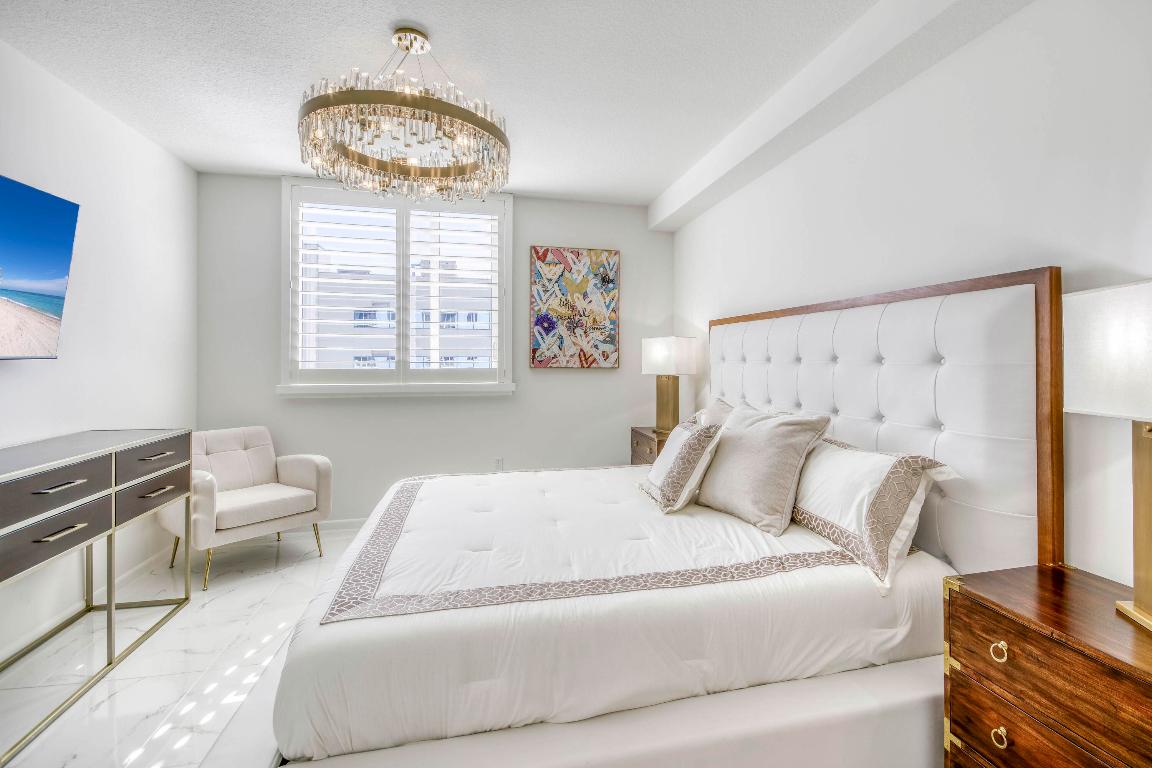 Slade Condo - Residential