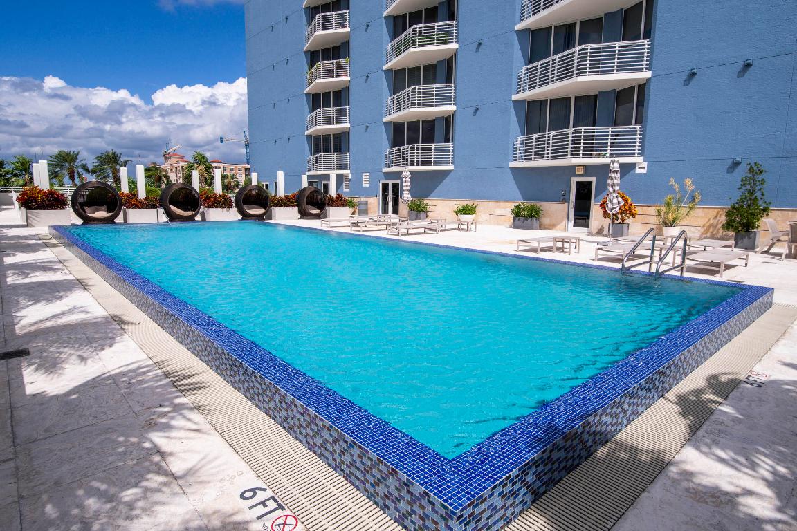 Slade Condo - Residential