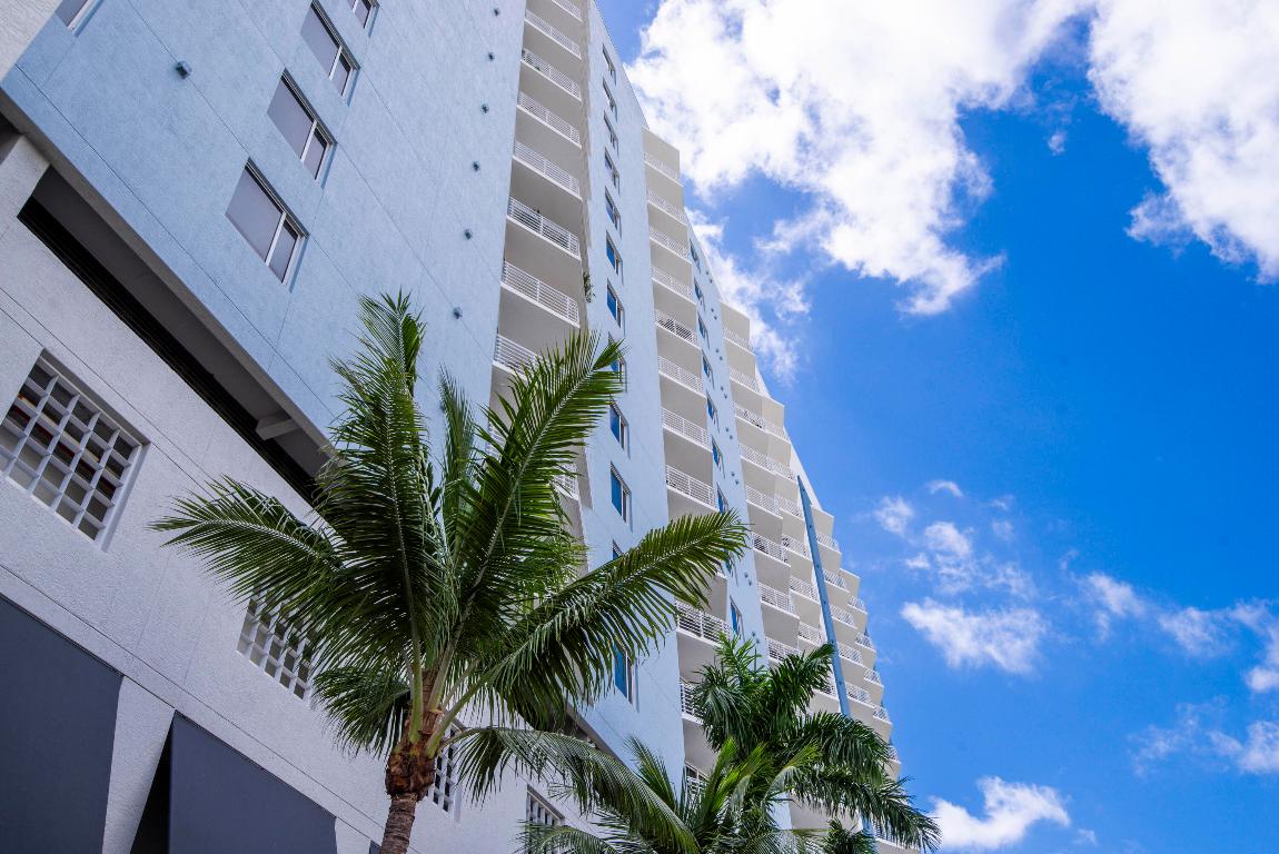 Slade Condo - Residential