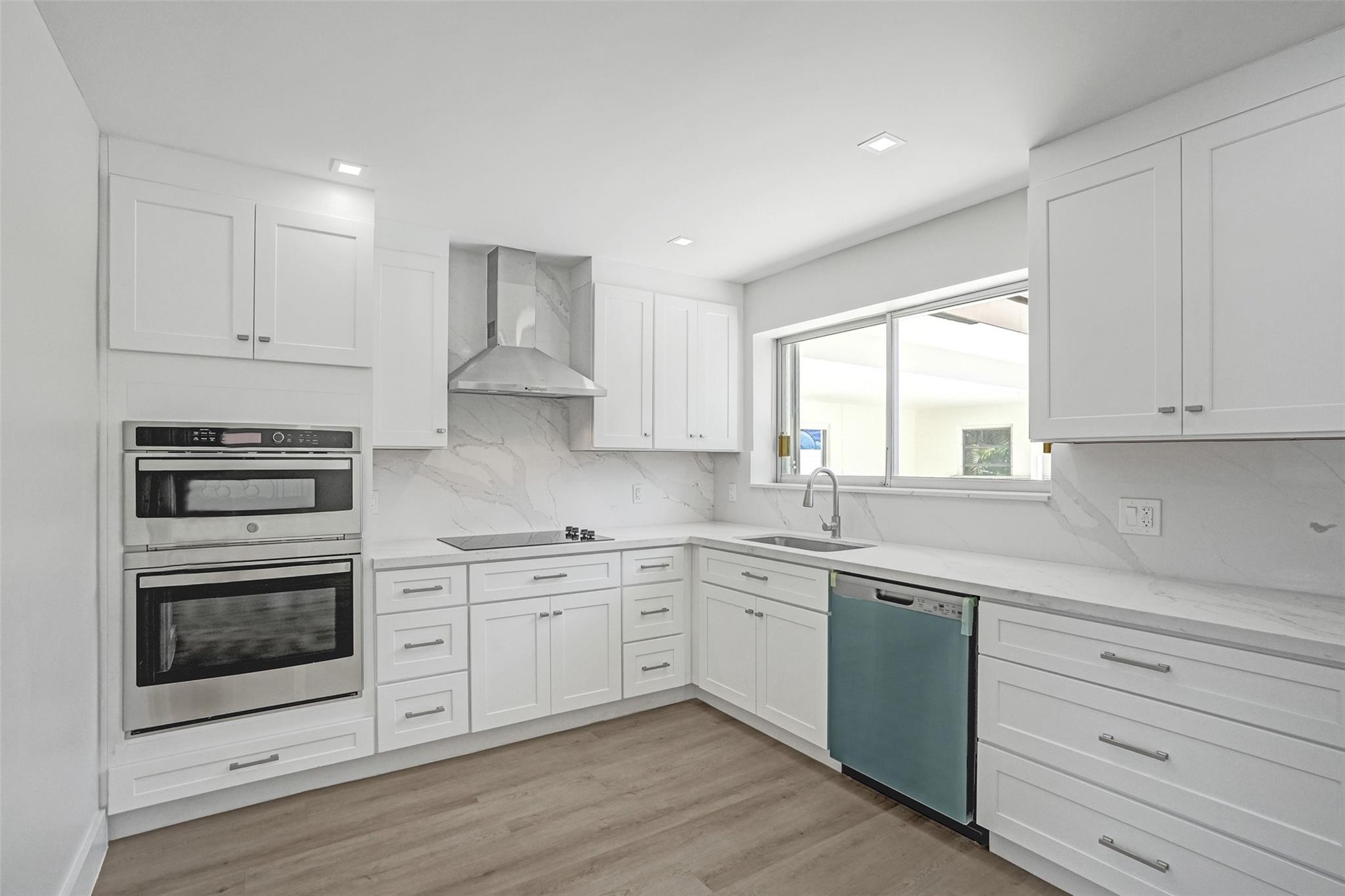 Lighthouse Point Ext 2nd - Residential