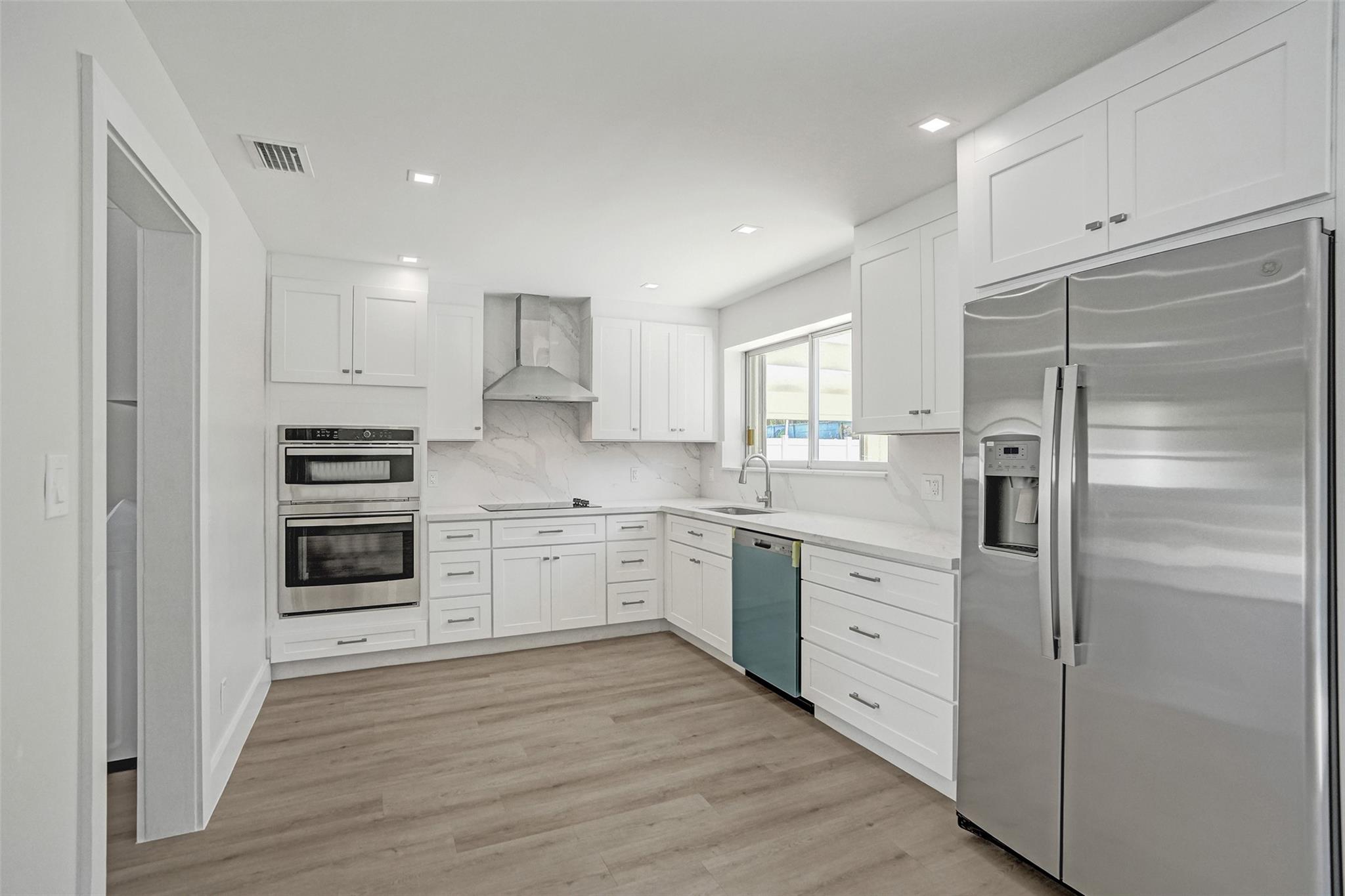 Lighthouse Point Ext 2nd - Residential