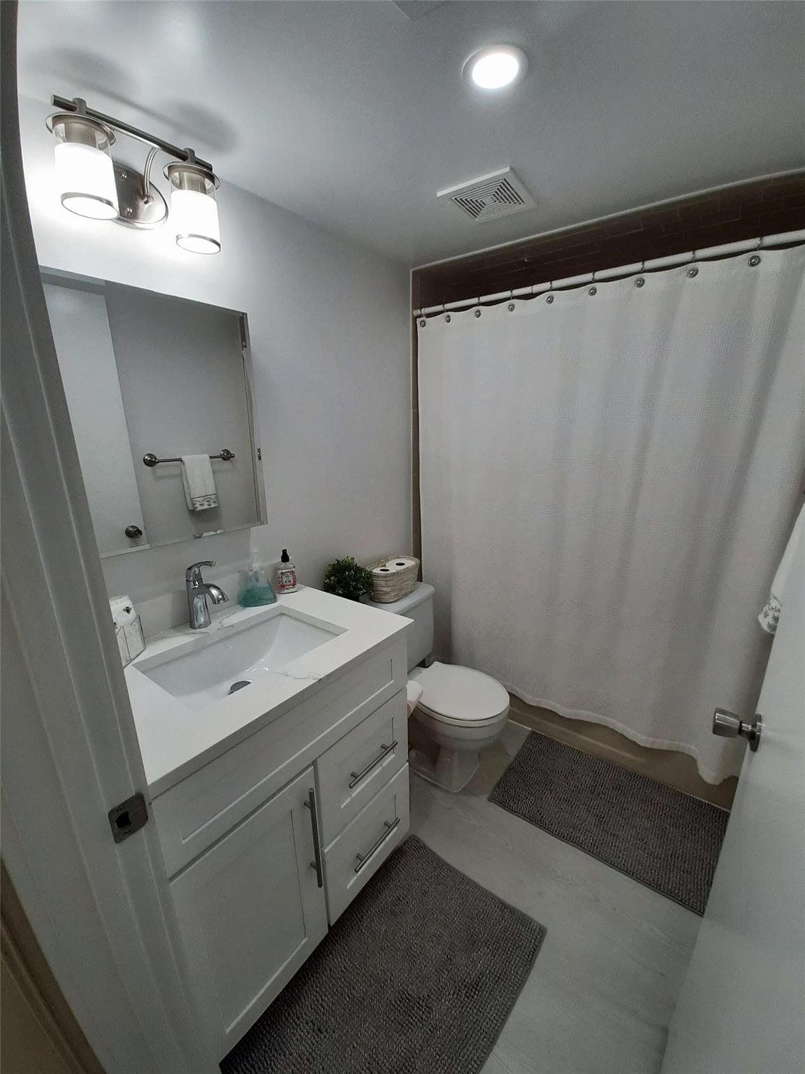 Palm Lakes Condo - Residential