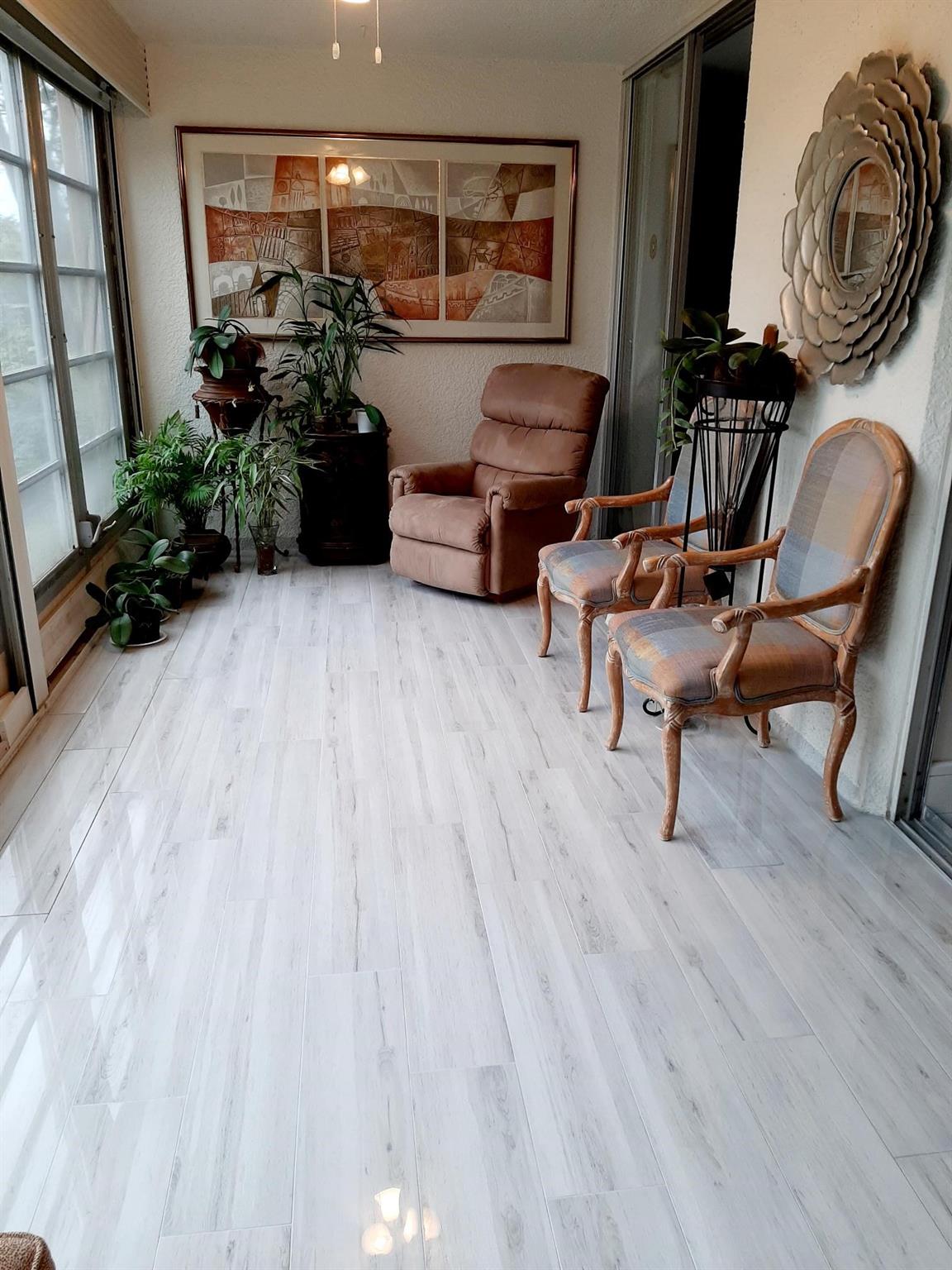 Palm Lakes Condo - Residential